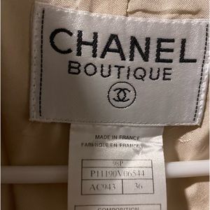Chanel blazer ivory/tan in color